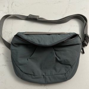 Athleta Kinetic Belt Bag